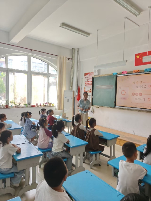 小学课堂模拟体验——莱西国开美之鸥幼儿园幼小衔接